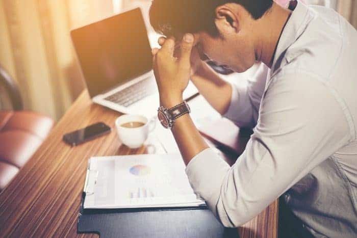 Como o estresse no ambiente de trabalho pode te afetar