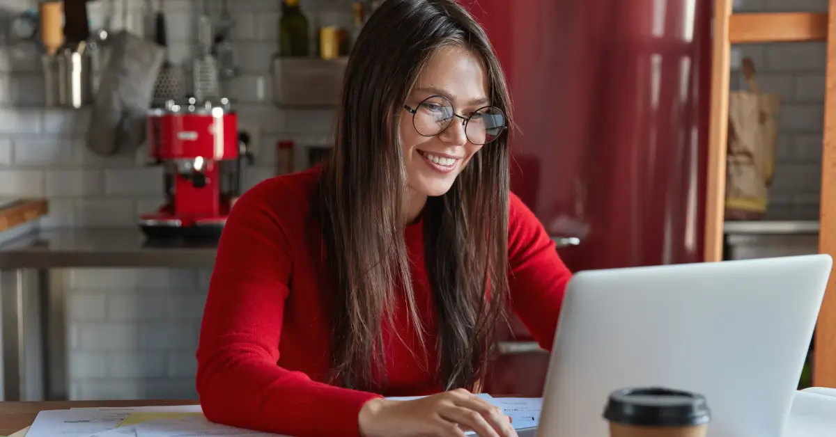 cruzeiro-do-sul-virtual-libera-cursos-gratuitos-com-100h-de-capacitacao-em-marketing-e-design-confira-como-se-matricular